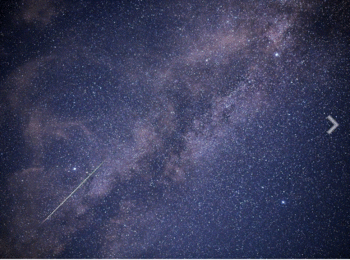 ペルセウス座流星群がピーク迎える-1.GIF