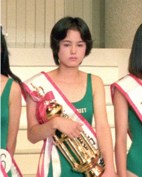 国民的美少女・小田茜２年前に離婚-1.GIF