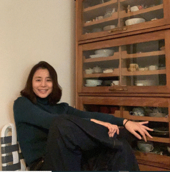 石田ゆり子　自宅“食器棚”に絶賛の声-1.GIF